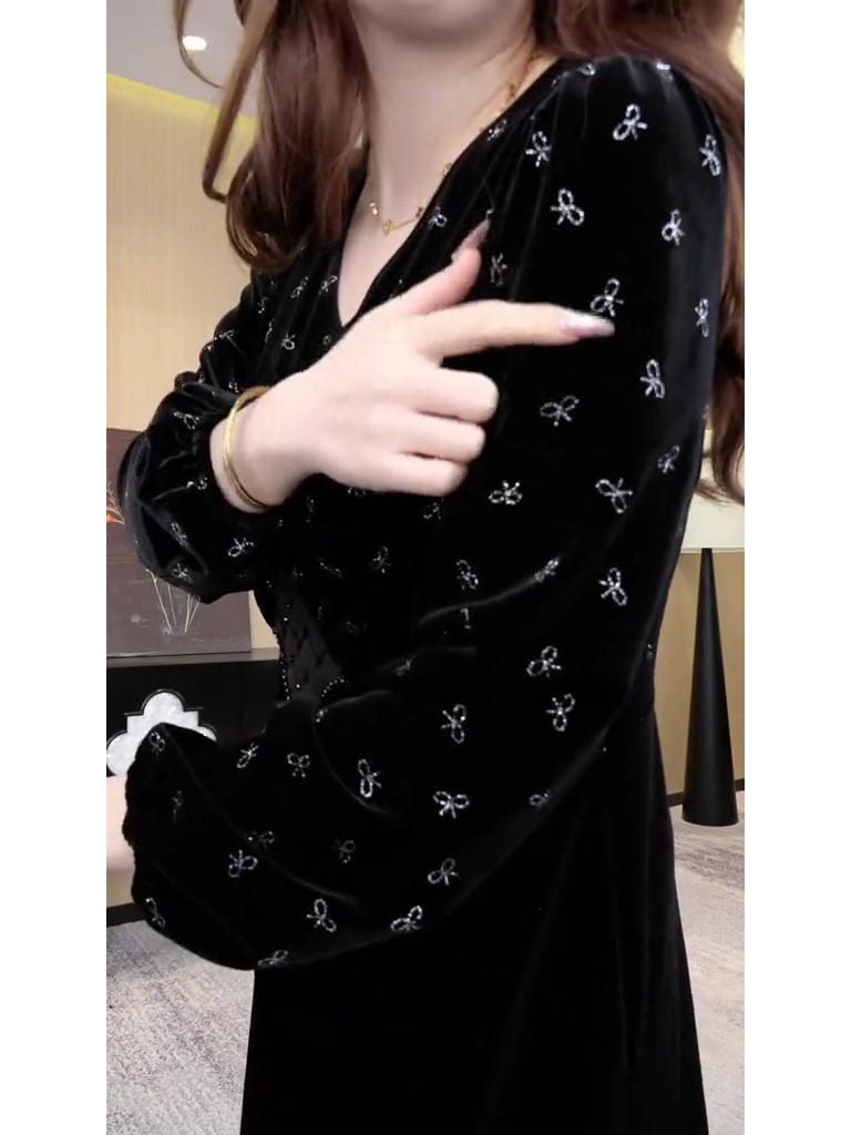 Elegantes Samtkleid in Übergröße - Herbst/Winter, Hochelastisch, Bedruckt, Locker, Schlankmachend, Reifer Stil für Damen.