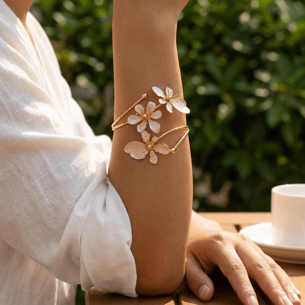 Retro Blumenarmband Verstellbares Florales Armband Modeaccessoires Offener Armreif Party