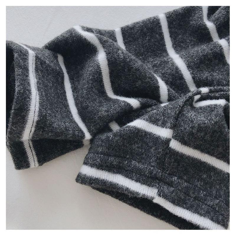 New striped long-sleeve round-neck T-shirt for women, spring and autumn 2026, stylish, loose-fitting, slimming base shirt