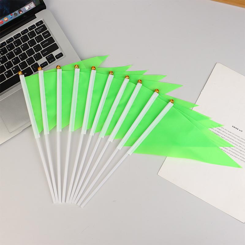 

10 шт. Разноцветные треугольные флажки с 10 пластиковыми флагштоками Ручные маленькие разноцветные флажки для маркировки сада, газона, двора Принадлежности зелёный