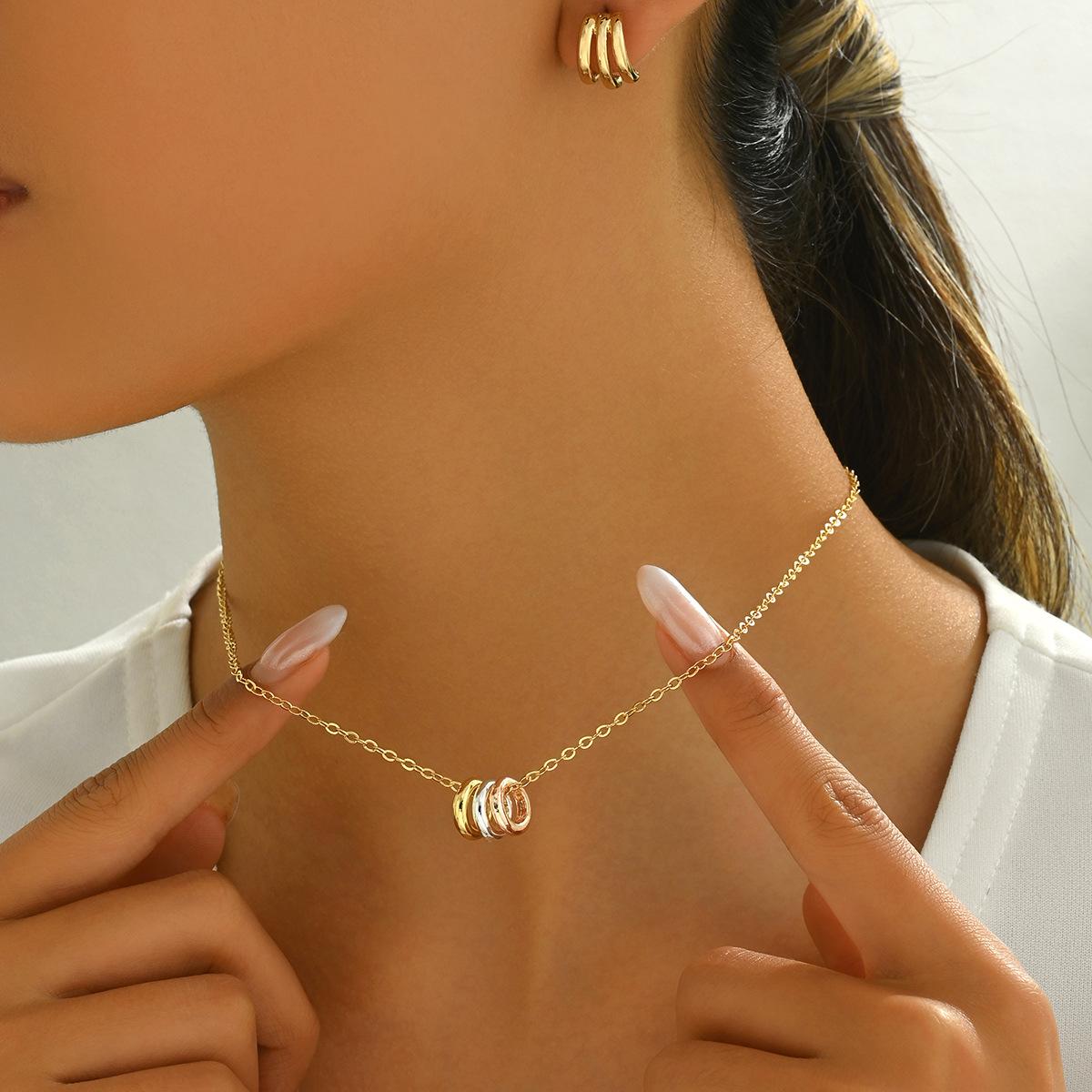 

2025 Новое Ветер Женское Ожерелье Набор Украшений Геометрический Дизайн Серьги Универсальная Цепочка на Ключицу