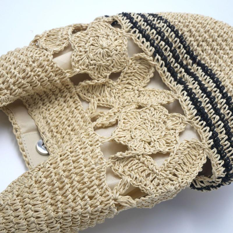 New Hollow Flower Straw Bag Versatile Handwoven Bag Women's Large Capacity Shoulder Tote Bag Holiday Beach Bag