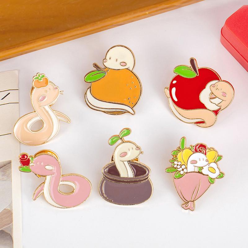  Cartoon Snake Brooch For Women Men Exquisite Enamel Animal Pins Versatile Cute Corsage Clothing Accessories Gifts
