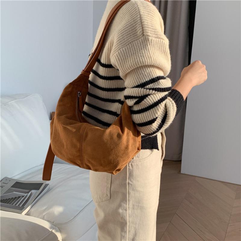 

Замшевая сумка-пельмень с логотипом, повседневная универсальная наплечная сумка, женская универсальная большая вместимость, осенне-зимняя сумка-мессенджер, плюшевая кофейный