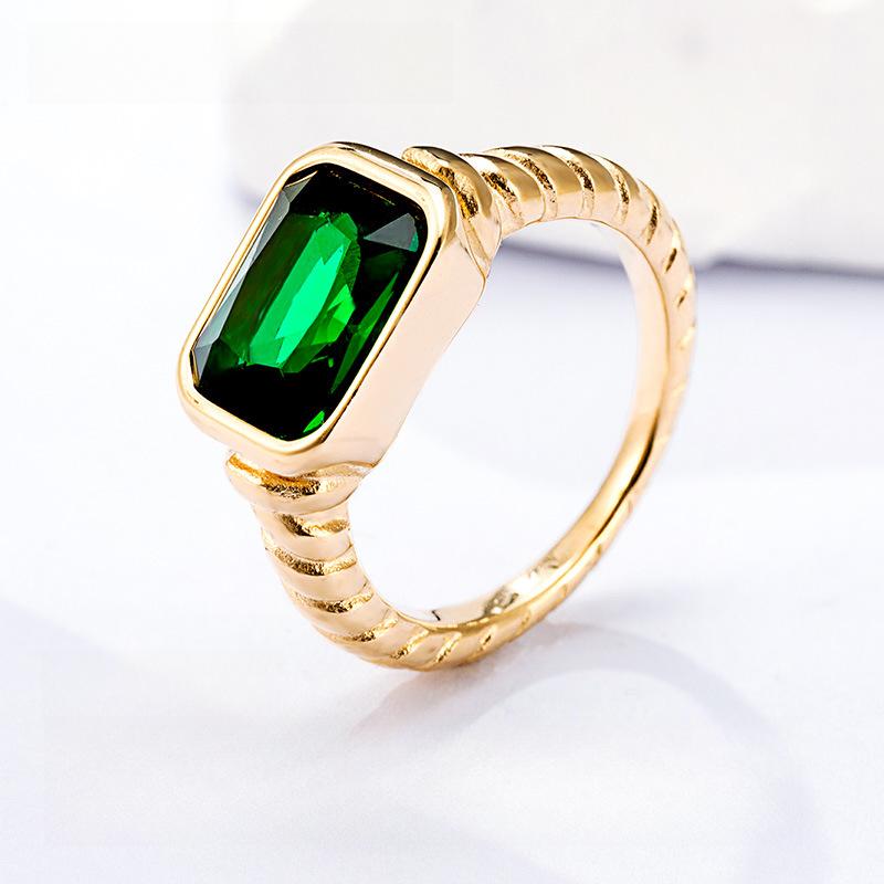 Vintage Rectangle Emerald Diamond Ring Light Luxury Twisted Spiral Ring Titanium Steel Plated Jewelry Women