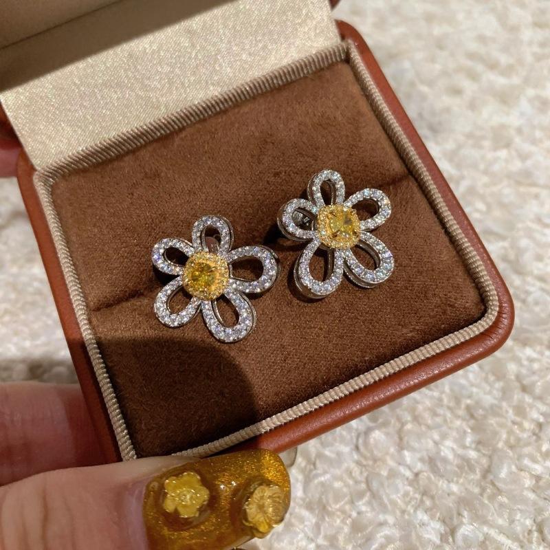 2026 Gesang Flower Stud Earrings Full Of Diamonds, Light Luxury, High-End Design Sense, Gift For Girlfriend, Diamond-Encrusted Flower Gift
