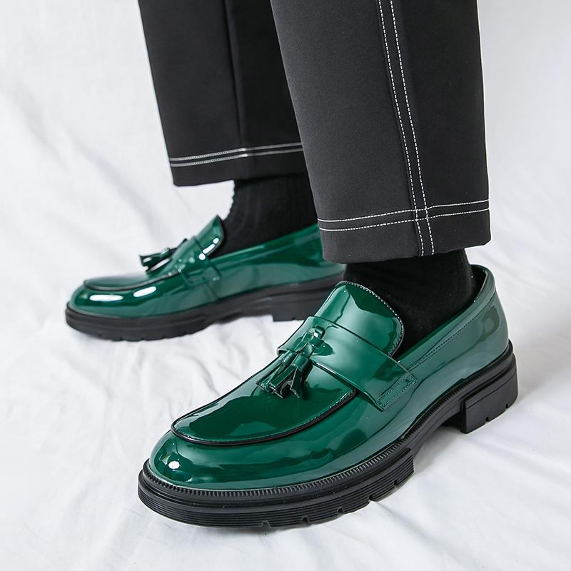 Fashion Fashionable Tassel Leather Shoes for Men High-quality Patent Leather Glossy Loafers Korean Version Pointed Business Office Shoes