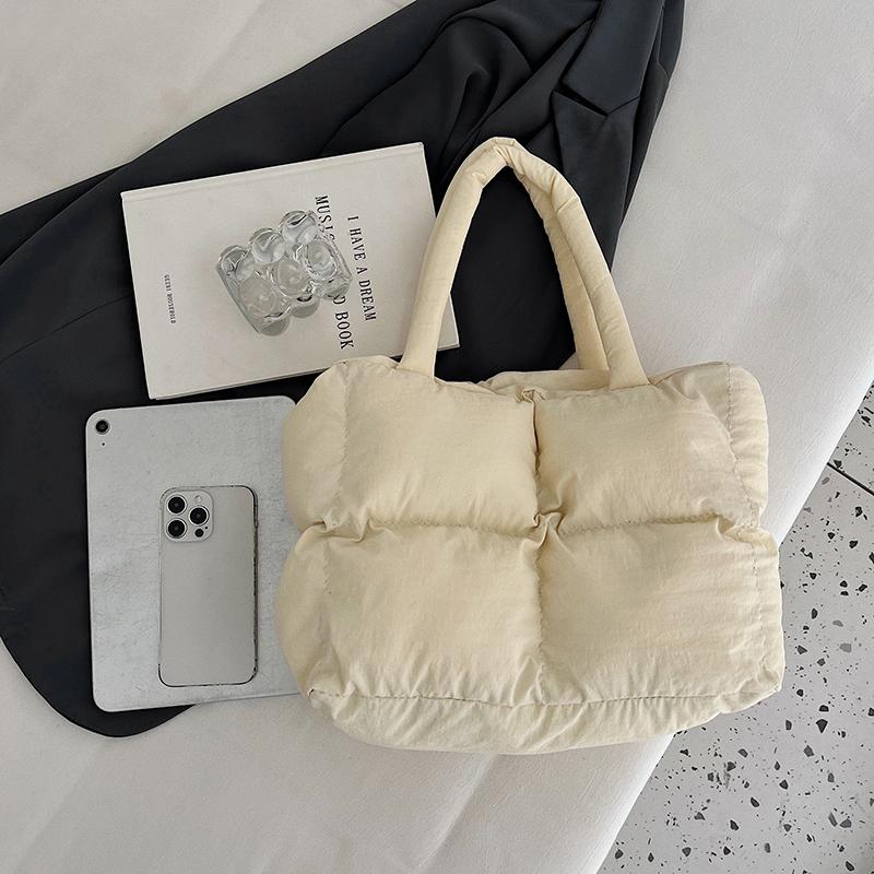 Small-scale design down jacketed bag for women, tote bag with shoulder strap, large capacity, simple and practical for daily com