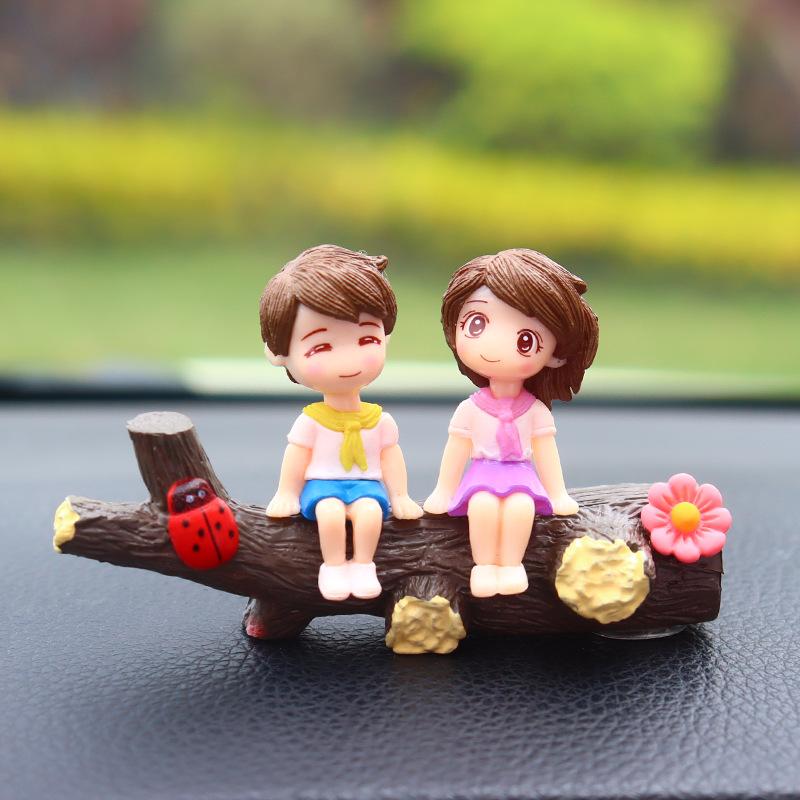 New Cute Couples Car Ornaments Tree Branch Figure Figurines Decorations Automotive Interior Dashboard Decor Accessories