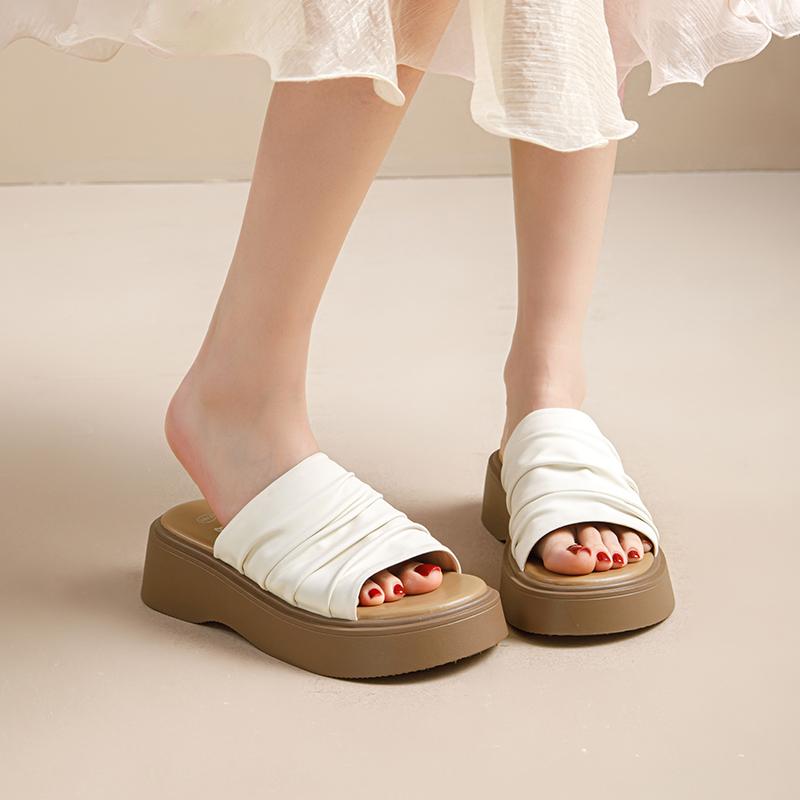 Warrior Stylish Elegant Spring Summer New Comfortable Height Increasing Beach Slippers Kids footwear Beige WL6305