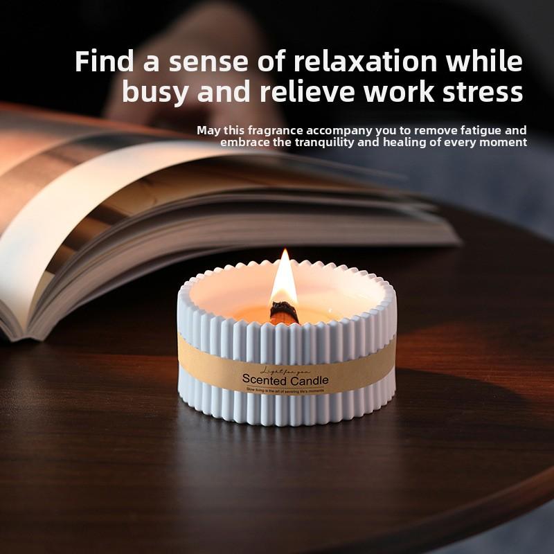 Hot Sale Unique Embossed Ceramic Jars Soy Wax Aromatherapy Candle Luxury Smudge Wood Wick Glass Tube Scented Candle With Lid