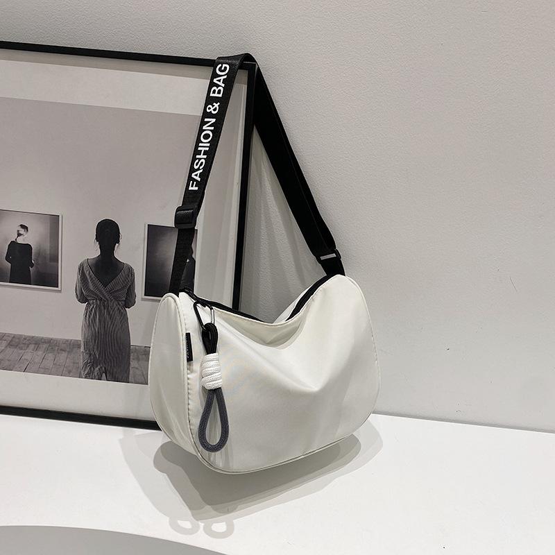 

Solid color dumpling bag new women s large-capacity lightweight messenger bag niche versatile casual trend shoulder bag