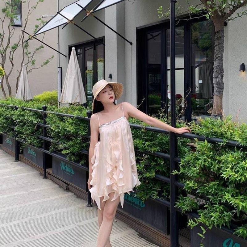 Summer irregular ruffle edge loose a word short skirt seaside vacation wind suspender design girls small skirt