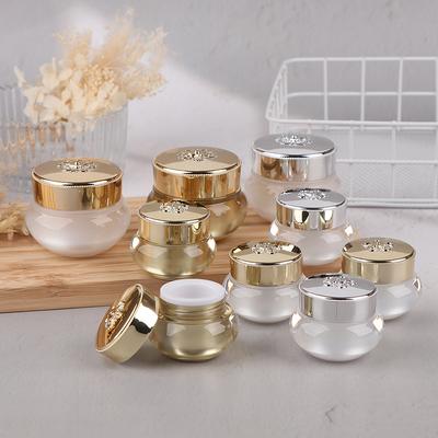 כלים ואביזרים – צנצנות ובקבוקים לקוסמטיקה