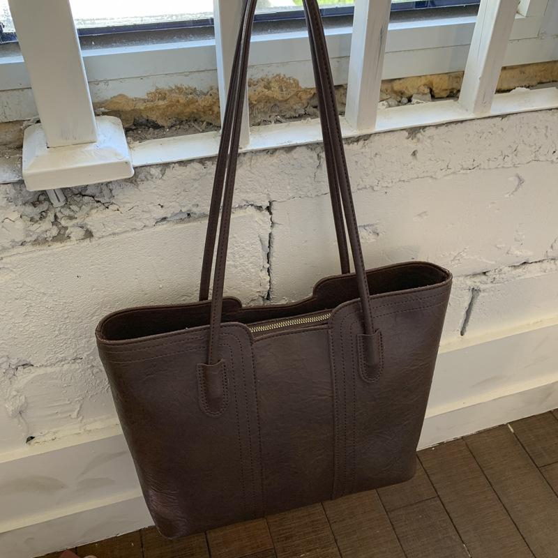 

Tote bag large capacity women s shoulder bag 2025 new fashion commuting trend handbag big bag tide