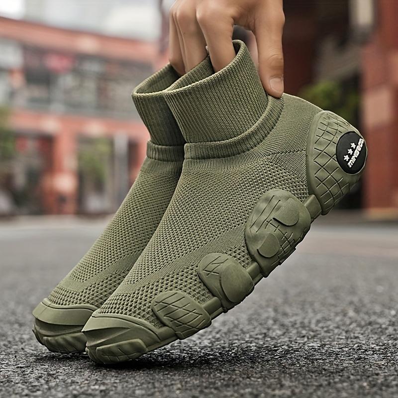 Men's Breathable Knit Running Shoes, A Pair of Men's Outdoor Casual Sneakers for Spring and Summer