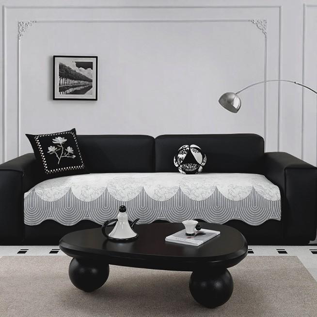 

Special-Shaped Medieval Sofa Cushion Retro High-End Chenille All-Season Non-Slip Black Straight-Row Sofa Cover 70*70cm