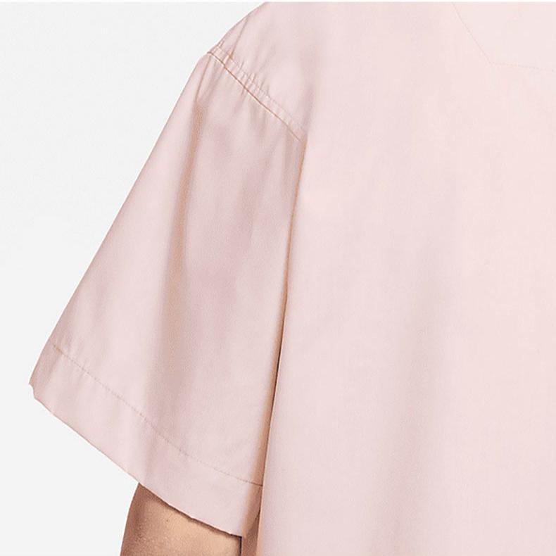 Nike Einfarbiges einreihiges lässiges feuchtigkeitstransportierendes Kurzarmhemd Herrenhemden Rosa DM8686-222