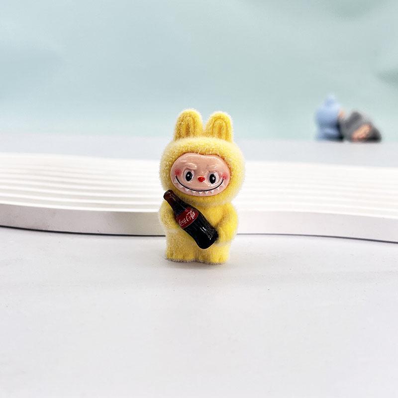 

Брелок из смолы в виде кролика с бутылкой колы: Трендовая игрушка-сюрприз, сделай сам, ювелирный аксессуар жёлтый