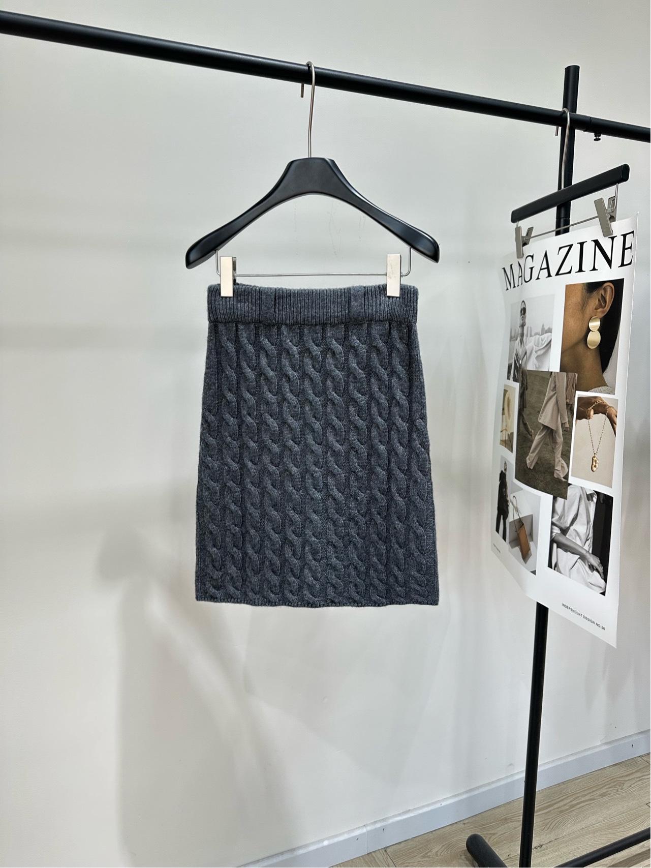 

2026 Early Spring Grey Letter Pattern Cable Knit High Waist Wool Mini Skirt - Slimming and Versatile Casual Women s Wear Medium серый