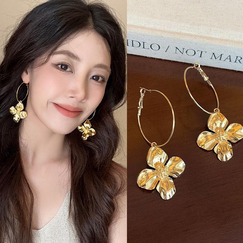 2025 Trendy Large Earrings: Simple, Cool, Versatile - Perfect for Round Faces