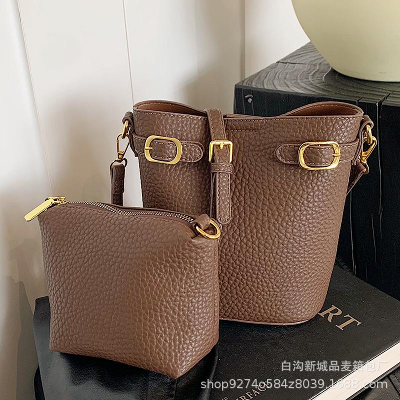 Casual and Simple Portable Mother and Child Bag, Women's Fashion Large-capacity Bucket Bag, European and American Retro Shoulder Messenger Bag.