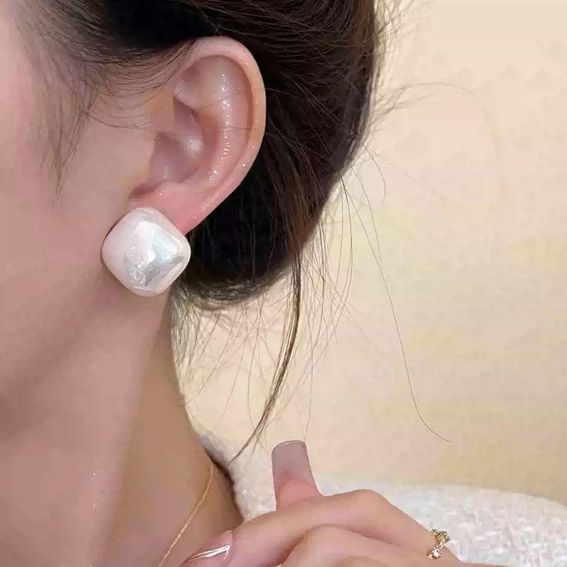 Elegante und dezent funkelnde Zuckerwürfel-Perlenohrringe für Damen, die einen luxuriösen Ausstrahlen