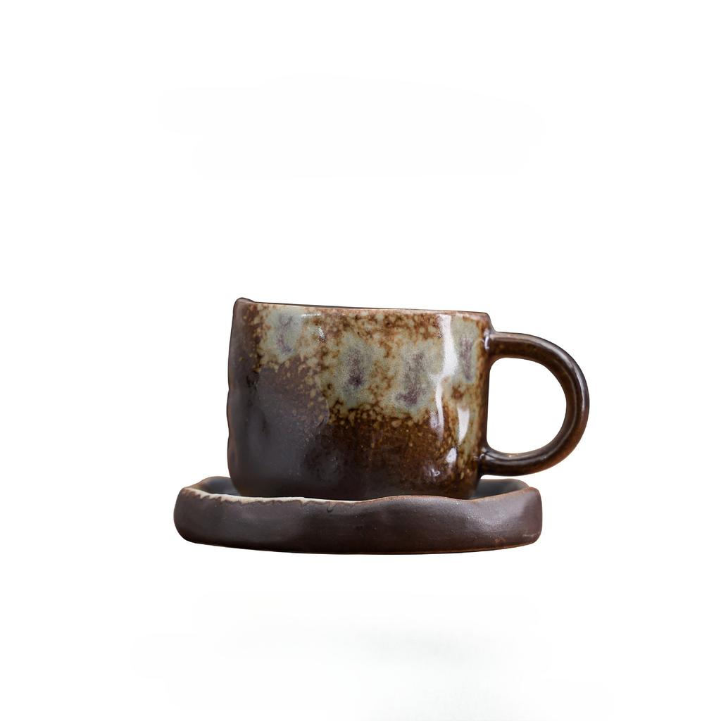Grobes Töpferton Ofenwechsel Tasse und Untertasse Set Unregelmäßige Wabi-Sabi Keramiktasse für Kaffee Tee Hausbar Rustikale Wohnkultur Geschenk