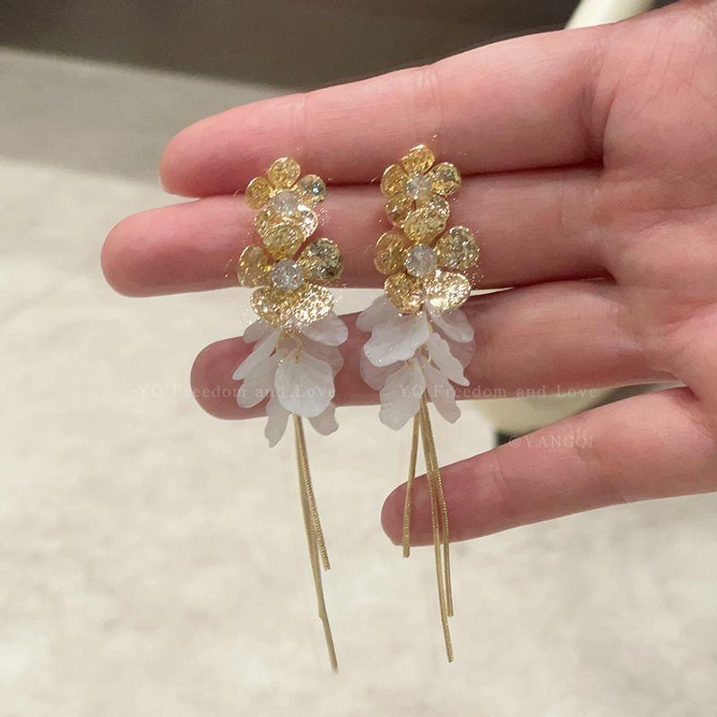 

Super Flash Zircon Flower Shell Tassel Stud Earrings for Women Vacation Style Accessible Luxury Fancy Earrings 2025 New Earrings Golden Flower Tassel Stud Earrings