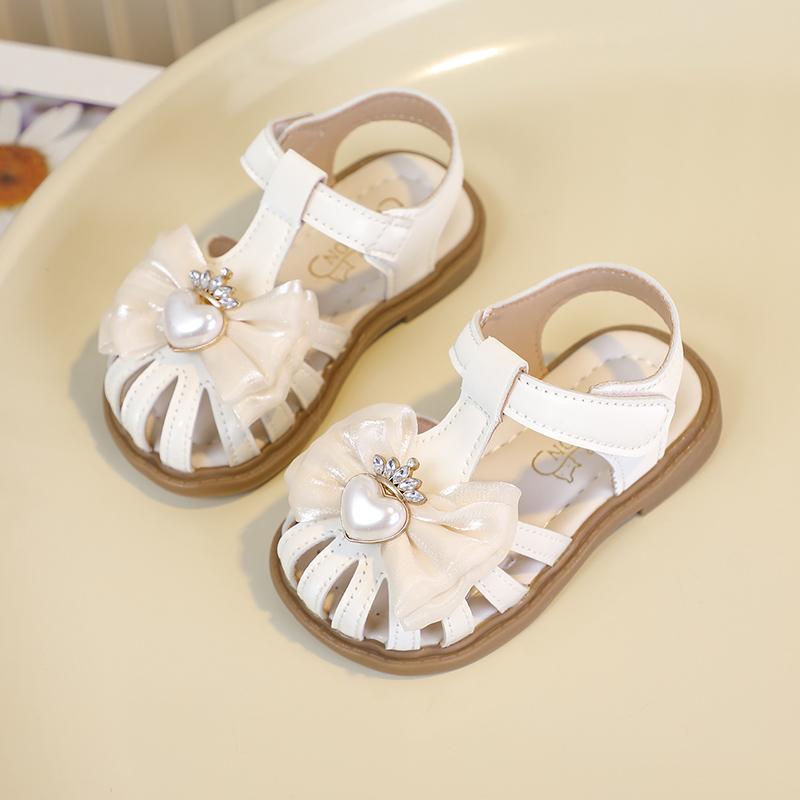 

Baby Girls Walking Shoes Hollowed-out Kids Sandals Pu T-strap 2025 New Girls Princess Shoes with Sweet Bowtie Love Heart Pearl 15 бежевый