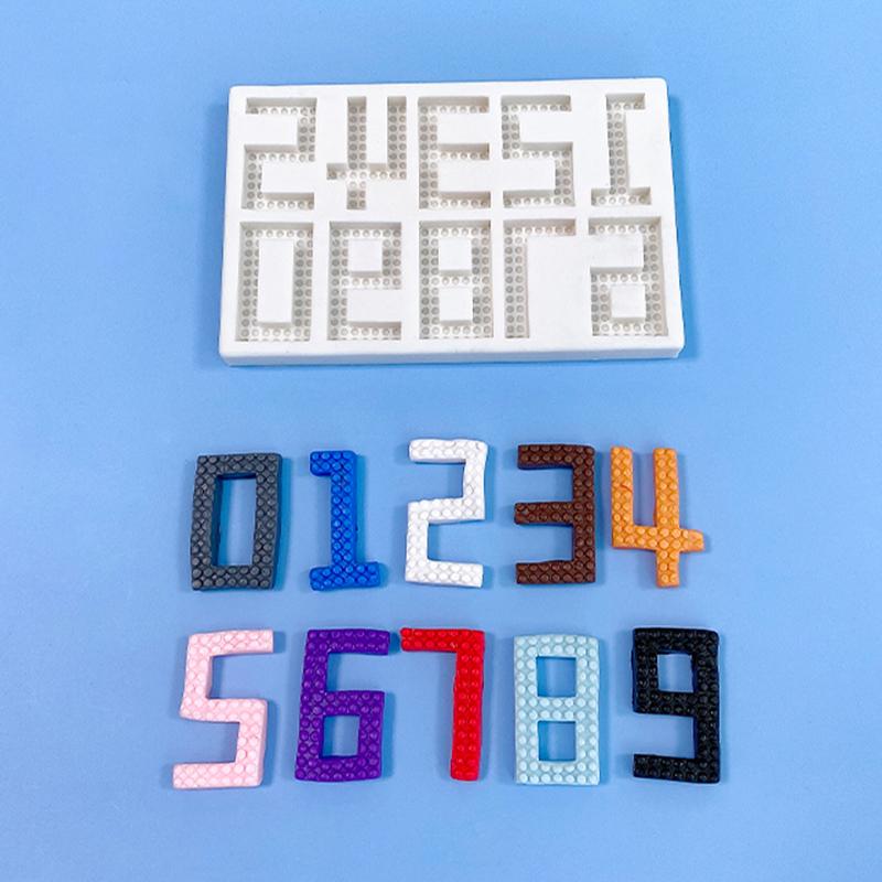 Blocs de Construction Petit Homme Chiot Moule Quatre Pièces en Silicone Liquide Moule de Cuisson pour Gâteau au Chocolat Sucre Numérique Moule à Fleurs  "