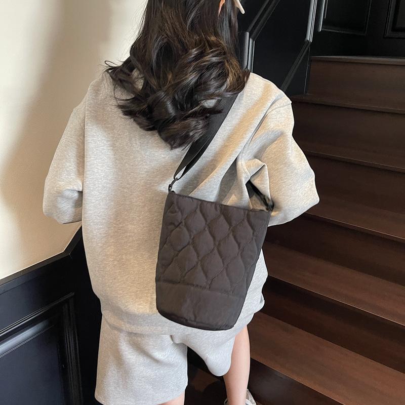 Women's large-capacity bag Women's 2025 new trendy fashion messenger bag niche single shoulder casual foreign style bucket bag