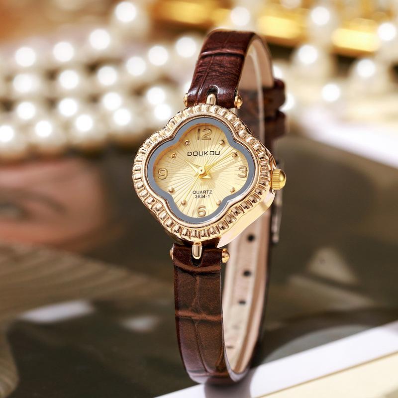 Ladies Watch Niche Four-Leaf Clover Student Party Belt Simple High-End Quartz Watch