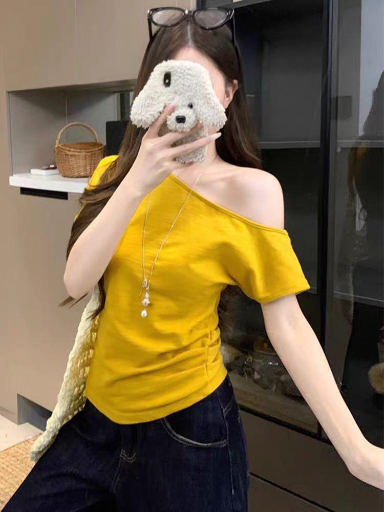 One-word shoulder babes pleated slanted shoulder short-sleeved T-shirt women s summer niche chic waist sexy off-the-shoulder top S [recommended within 50kg ] жёлтый