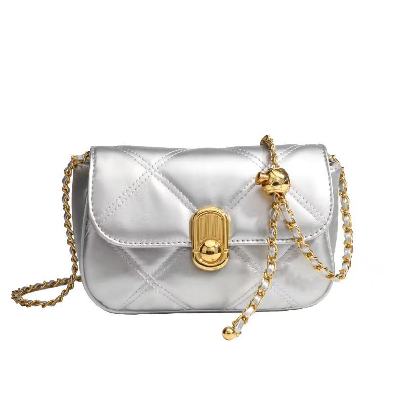 Bags, women's messenger bags, fashionable and versatile trendy small square bags, design sense niche chain bags.