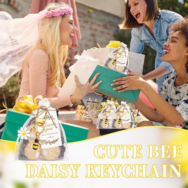 10 Set Bee Flower Keychain Party Favors Set Keyring With Kraft Tags Organza Bag For Guests Souvenir Baby Shower Wedding