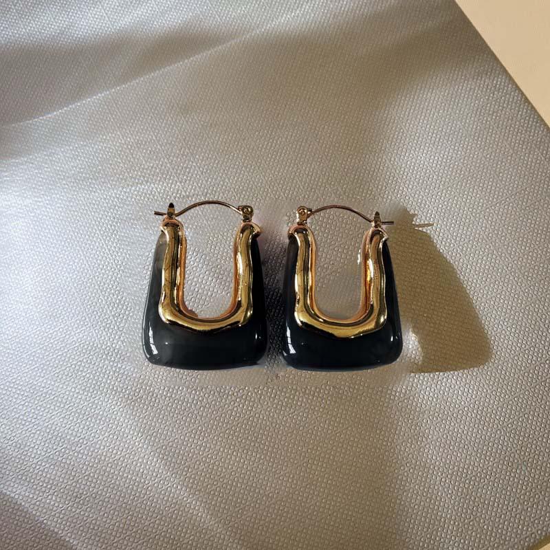 Retro Hong Kong Geometric Resin Ear Clips: Stylish, Versatile Earrings for Women