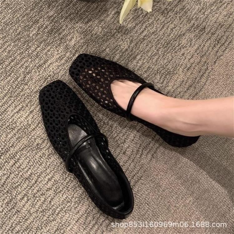 

Hollow soft-soled loafers women s 2025 summer new French square head woven one-word with soft surface shallow mouth single shoes women 35 чёрный