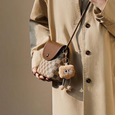 2025 New Retro Bucket Bag Light Luxury Crossbody Bag Hot-Selling Small Versatile Women's Shoulder Phone Bag