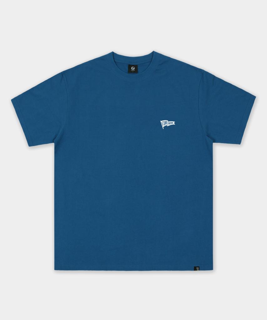 CAMEL WORK Flag Logo Short Sleeve T-Shirt (Blue Green)