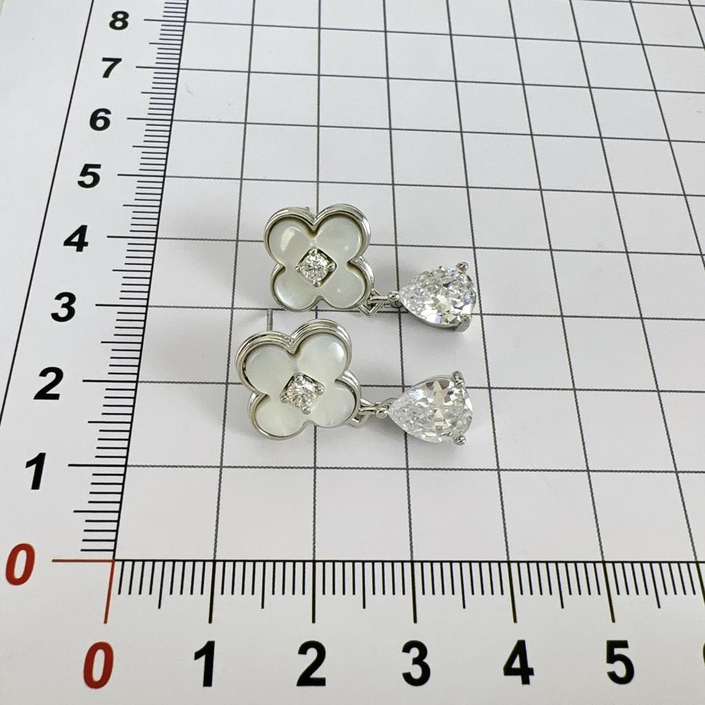 High-End Zircon Flower Shell Stud Earrings for Women: Fashionable, Luxurious, Sweet, Versatile Accessory