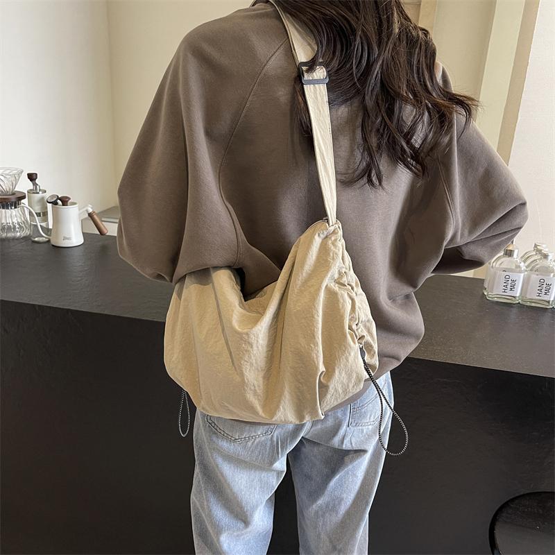 Einfarbige Umhängetasche Studenten Schultertasche mit großer Kapazität Damen Hobo-Tasche