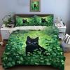 Schwarze Katze zwischen üppigen Kleeblättern Druck Bettwäsche Set 1 Bettbezug 2 Kissenbezüge Für Erwachsene Und Kinder Luxuriöses Geschenk Vollgröße