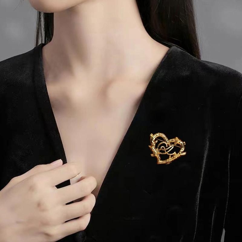 Chic Crosses Heart Design Brooch Sturdy Gold Tone Copper Alloy Accessory For Coat Dress Scarf Decoration