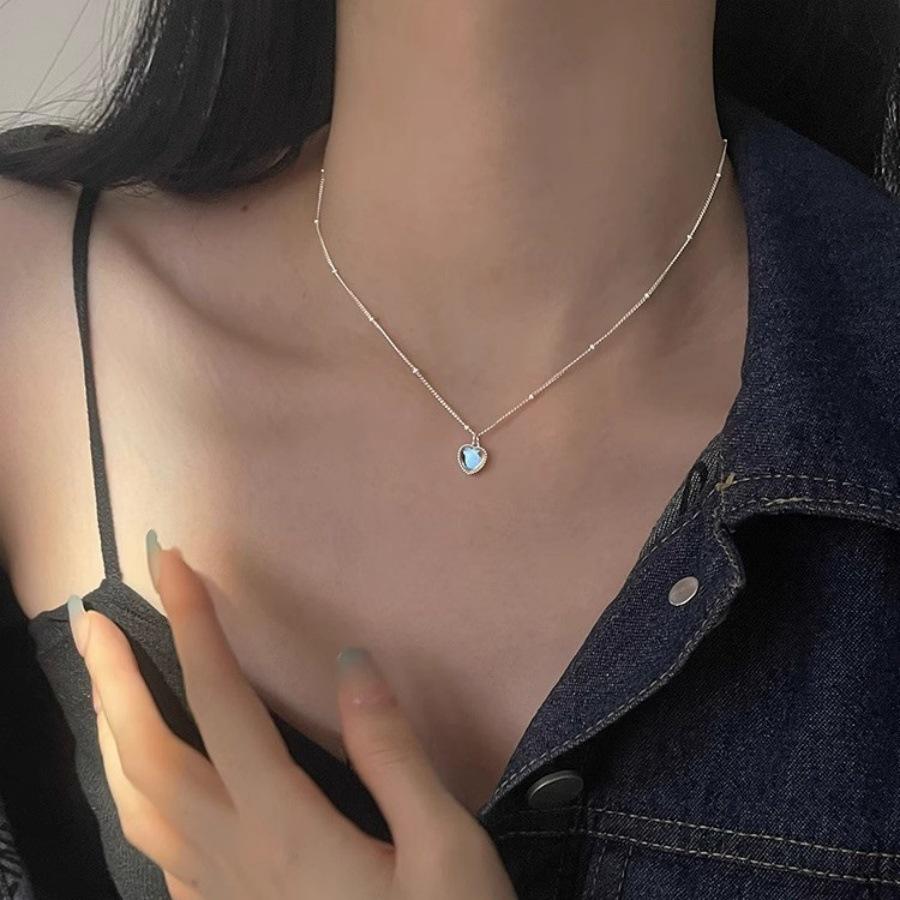 Aurora Blue Colorful Moonstone Love Pendant Necklace Female Design Sweet Heart Collarbone Chain Tide