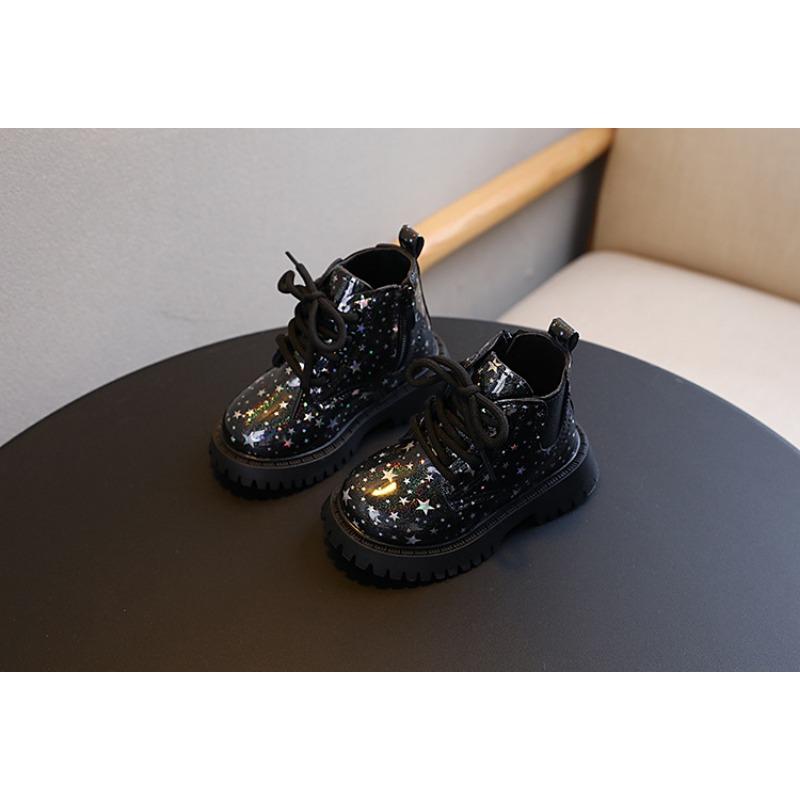 Korte barnestøvler - Lyse og allsidige jentestøvler med myk bunn