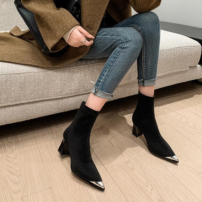 Celebrity style fashionable and simple rear zipper thin boots 2025 autumn and winter new pointed thick heel elegant temperament small short boots