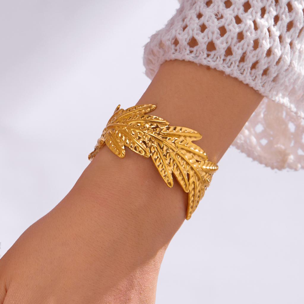 Vintage Stainless Steel Wide Cuff Bangle for Women Gold Color Starfish Flower Heart Open Chunky Exaggerated Bracelet Jewelry