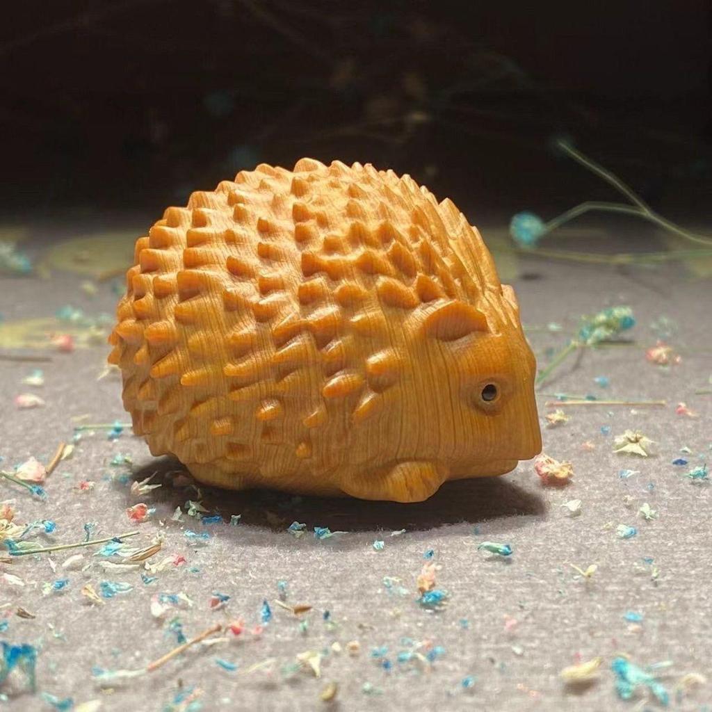 Cliff Cypress Hedgehog Zodiac Wood Carving - Cute Desktop Ornament & Tea Pet