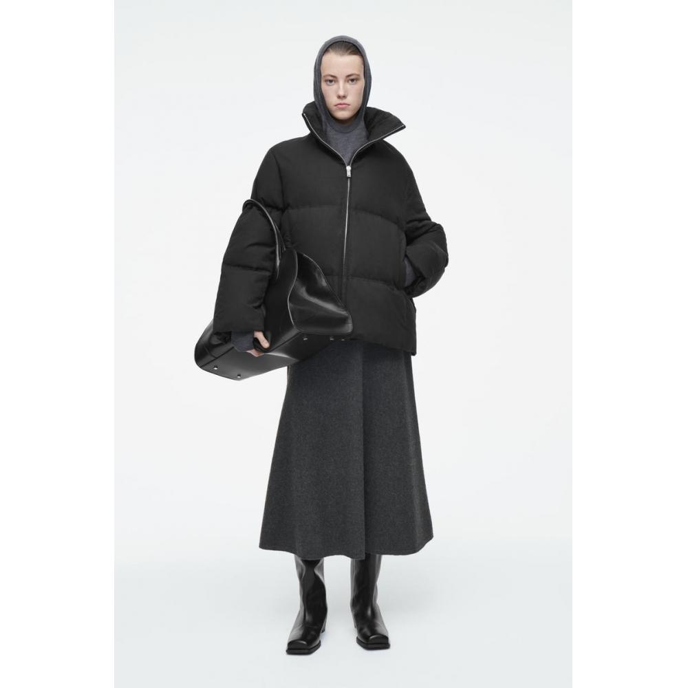 

COS Японська пухова куртка великого розміру з капюшоном Black/LP